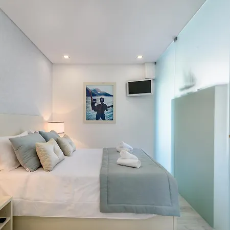 Apartment Whome Cozy With Balcony In