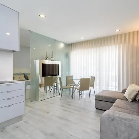 Whome Cozy With Balcony In